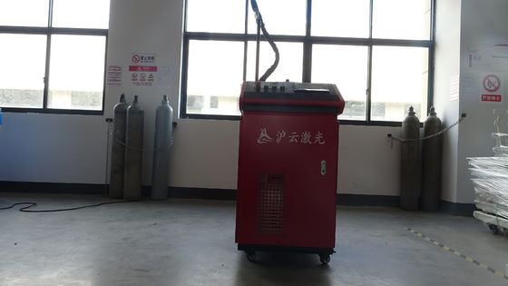 لحام ليزر يدوي مبرد بالماء 1000W 1500W 2000W 3000W لقطع سمك 1-6mm
