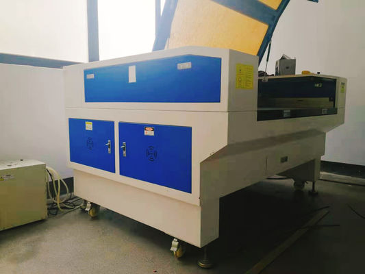 حفار ليزر ثاني أكسيد الكربون 80W-200W للخشب المبرد بالماء النسيج الحجري الورق الزجاجي الجلد الأكريليك